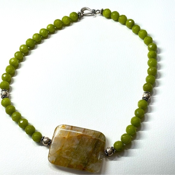 Jade and sterling vintage necklace - Picture 1 of 6